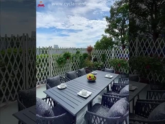 Table à café et chaises extérieures