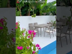 Table et chaise extérieures