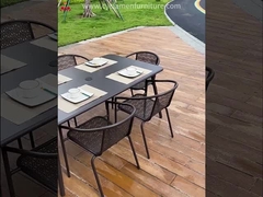 Tables et chaises métalliques extérieures