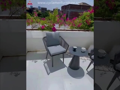 Tables et chaises de thé extérieures