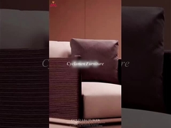 Un jardin en bois de teck, un canapé en aluminium et des meubles.