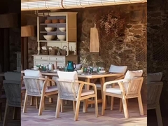 Transformez votre jardin en un lieu de détente avec une table et une chaise en teck