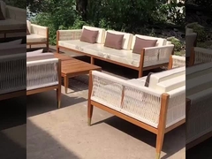 Hôtel en plein air Table et canapé en teck