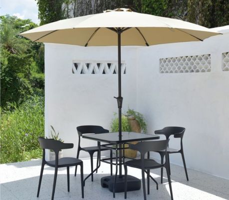 kopen Moderne balkon eetkamer met metalen tafel en stapelbare stoelen voor buitenvrije tijd online vervaardiging