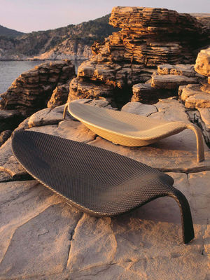 Modern Villa Beach Lounger Swimming Pool Leisure Chair PE Rattan Lounge Bed
